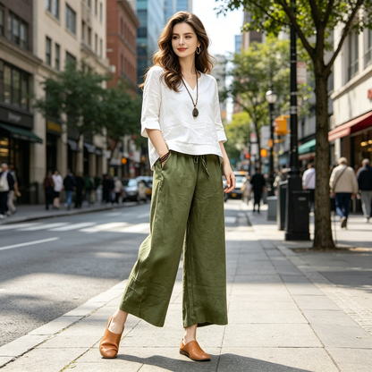 Pantaloni casual, cu croială largă și șnur, prevăzuți cu buzunare