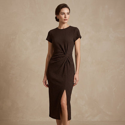 Rochie elegantă cu decupaj în față, cu talie strânsă