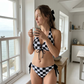 👙 REDUCERE DE 40% PENTRU TIMP LIMITAT! ✨ Set bikini halter cu imprimeu în carouri – Șic, măgulitor, gata de plajă 🏖️