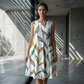 Rochie de damă fără mâneci cu croială lejeră, material ușor, stil casual potrivit pentru zi cu zi
