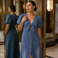 Rochie denim maxi cu decolteu V și legătură în față 🌸 Talie strânsă, lungime vaporoasă – Un vis denim pentru zile însorite ✨