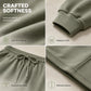 Costum de damă cu top tip off-shoulder și pantaloni evazați